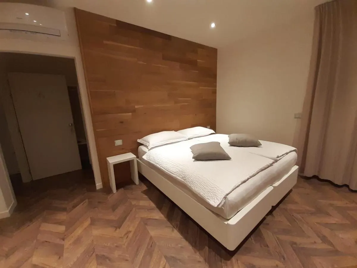 Pensionat The Tourist Rooms Tirano
